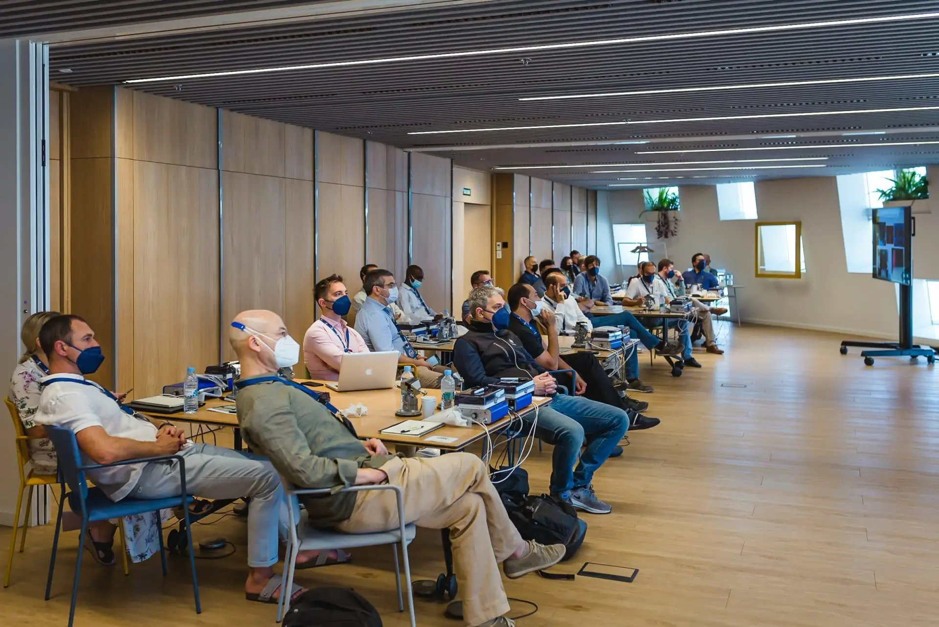 Participants of the Proficient Course sitting and paying attention at the beginning of the lecture.