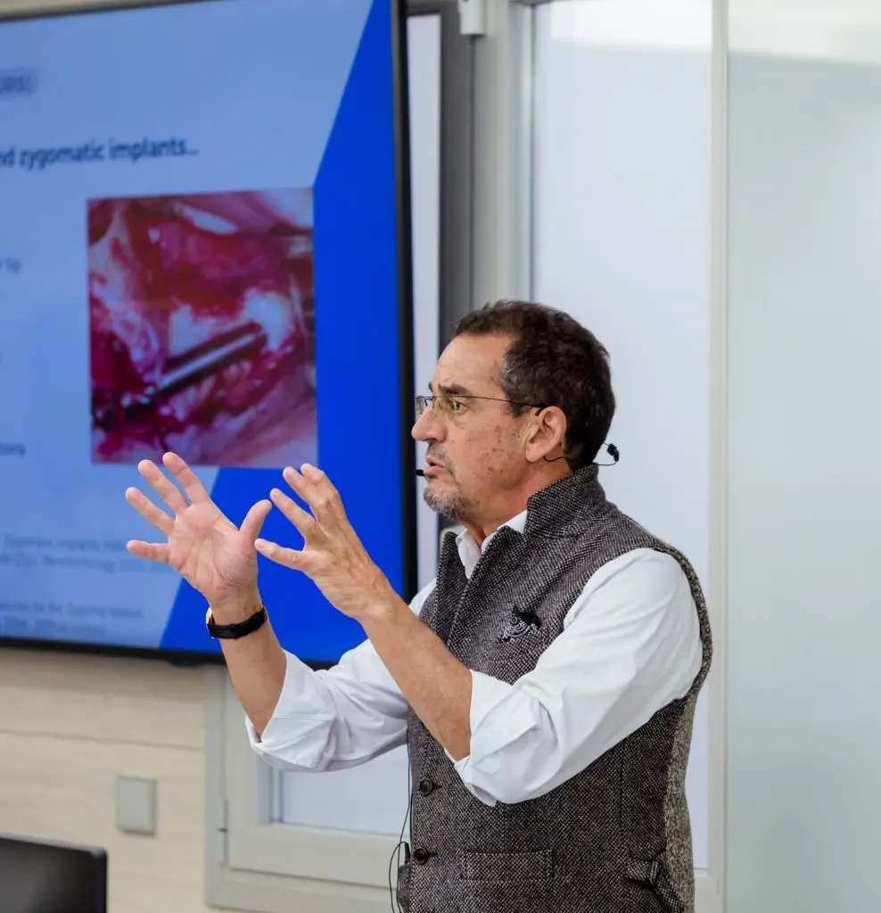 Carlos Aparicio teaching ZAGA