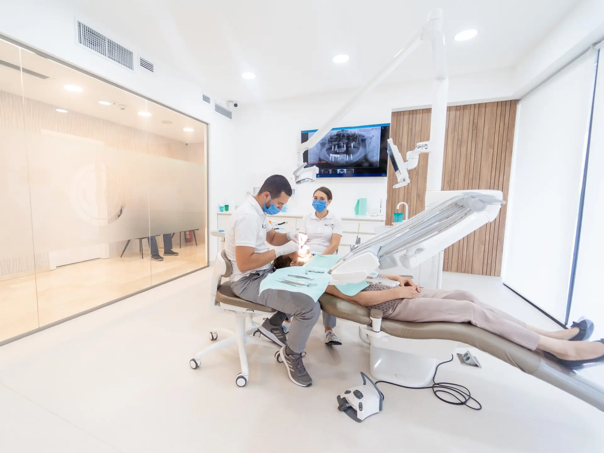 Operating theater zygomatic implants