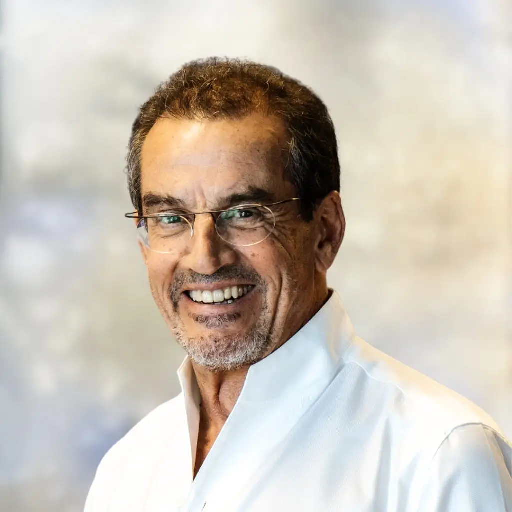 Dr. Carlos Aparicio