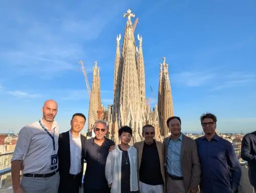 Faculty and participants of the ZAGA Cadaver Course Barcelona 2026 posing in front of the Sagrada Família