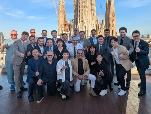 Full group of participants and faculty at the ZAGA Cadaver Course Barcelona June 2026 diploma ceremony, Sagrada Família in the background
