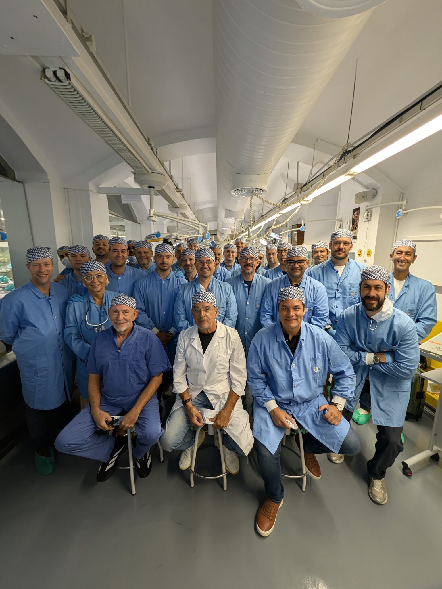 Participants and speakers during the hands-on training session with cryopreserved heads