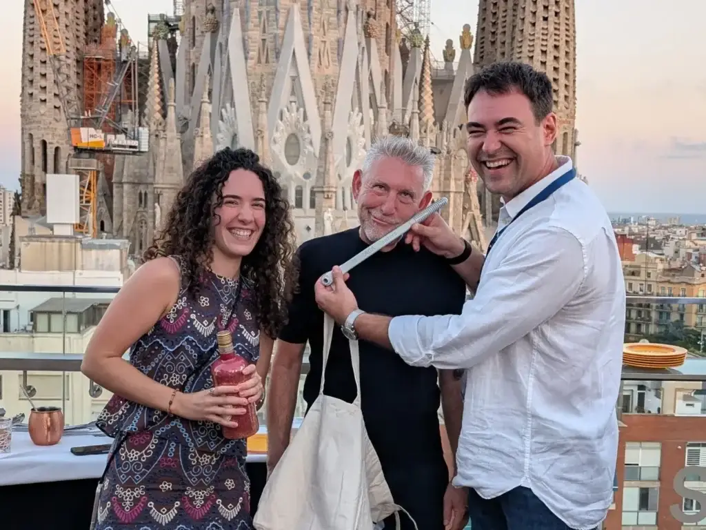 Dr. Gabriel Cojocariu receiving the social media award on the rooftop by the Sagrada Família